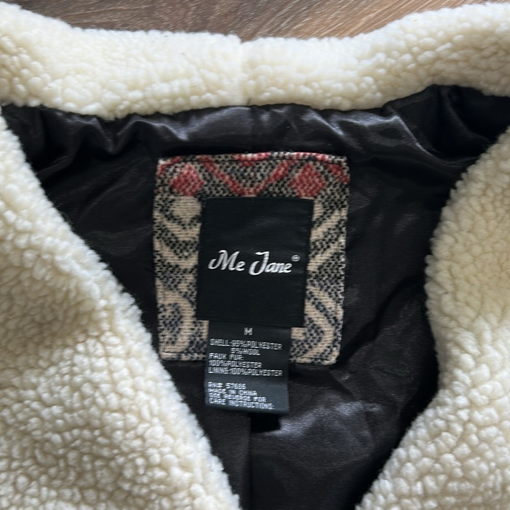 Me Jane vest size Medium Aztec style print with faux Sherpa lining - Picture 3 of 12